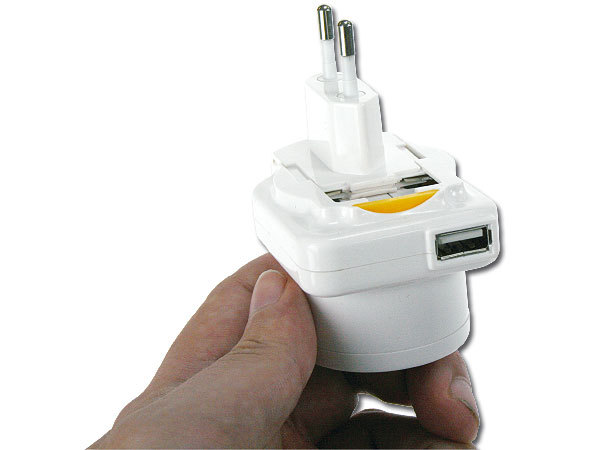 ADAPTATEUR USB VERS SECTEUR ET ADAPTATEUR UNIVERSEL SECTEUR